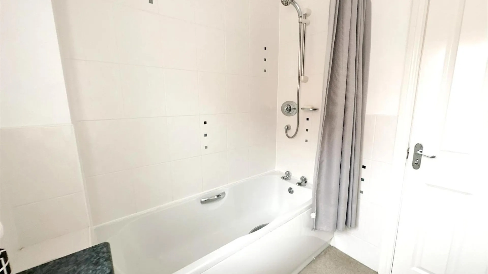 Stylish Village Townhouse W/ Parking - Near Leeds & York 0*, Leeds (West Yorkshire) Reino Unido