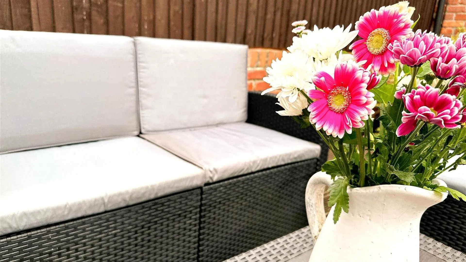 Casa de Férias Stylish Village Townhouse W/ Parking - Near Leeds & York Reino Unido