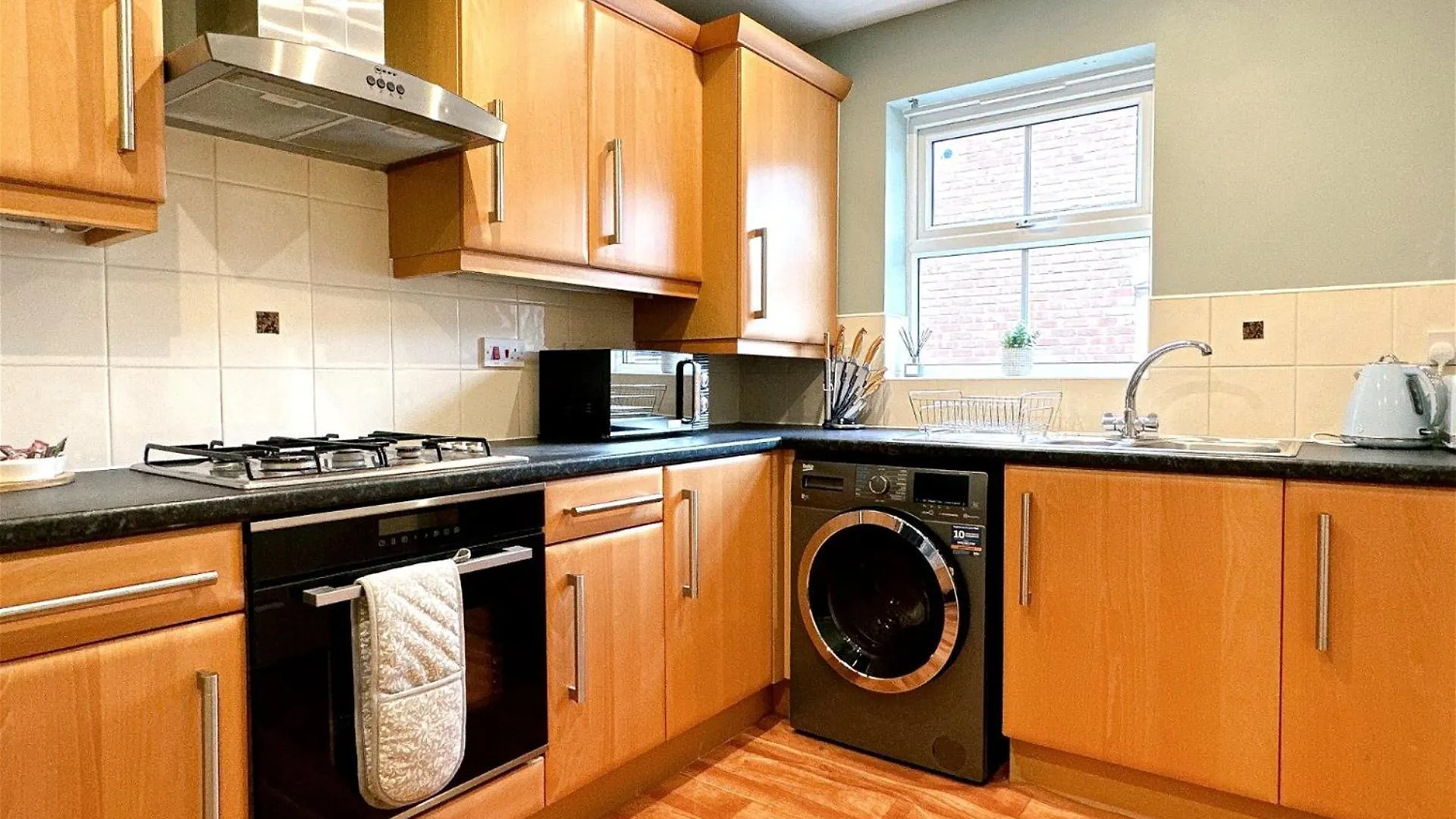 Stylish Village Townhouse W/ Parking - Near Leeds & York Reino Unido