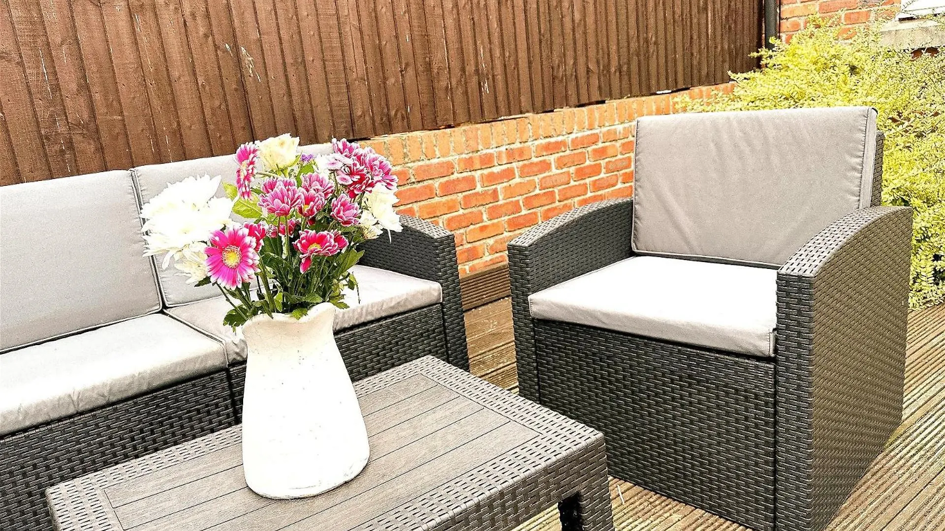 Stylish Village Townhouse W/ Parking - Near Leeds & York Reino Unido