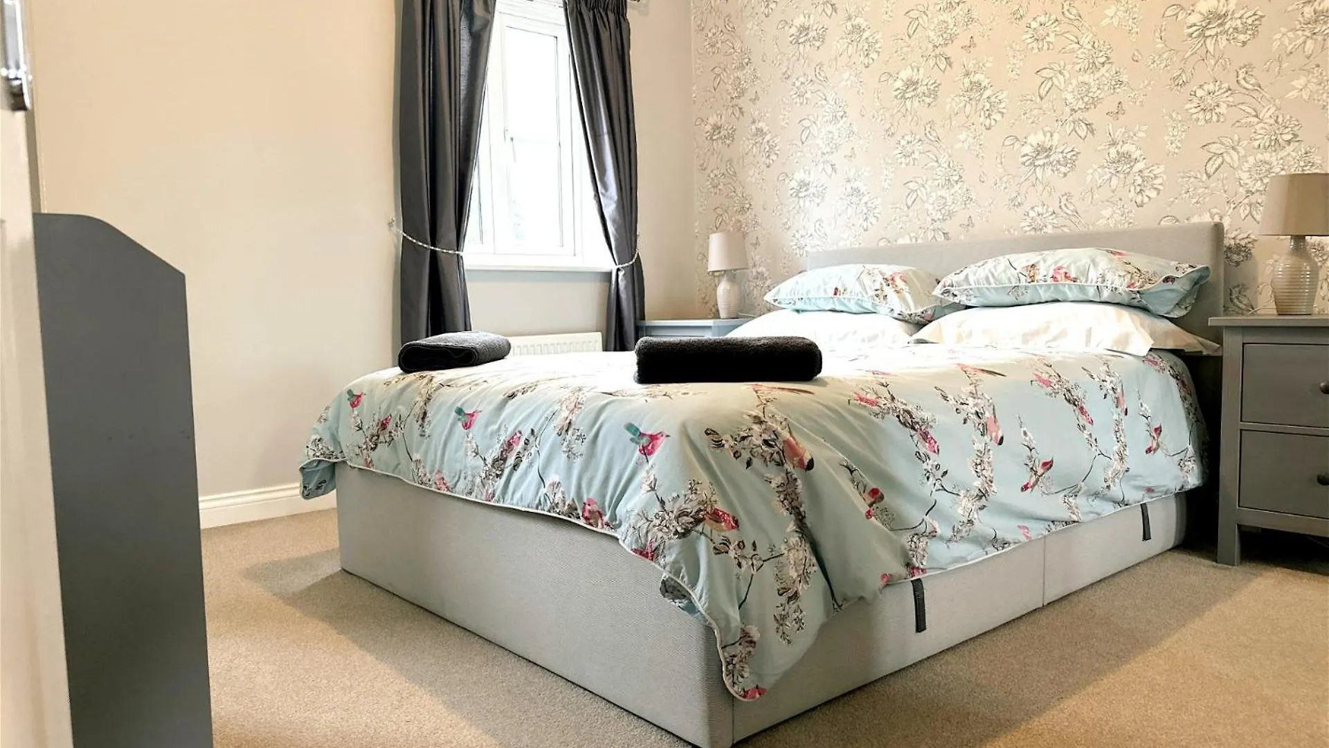 Stylish Village Townhouse W/ Parking - Near Leeds & York Casa de Férias Leeds (West Yorkshire)
