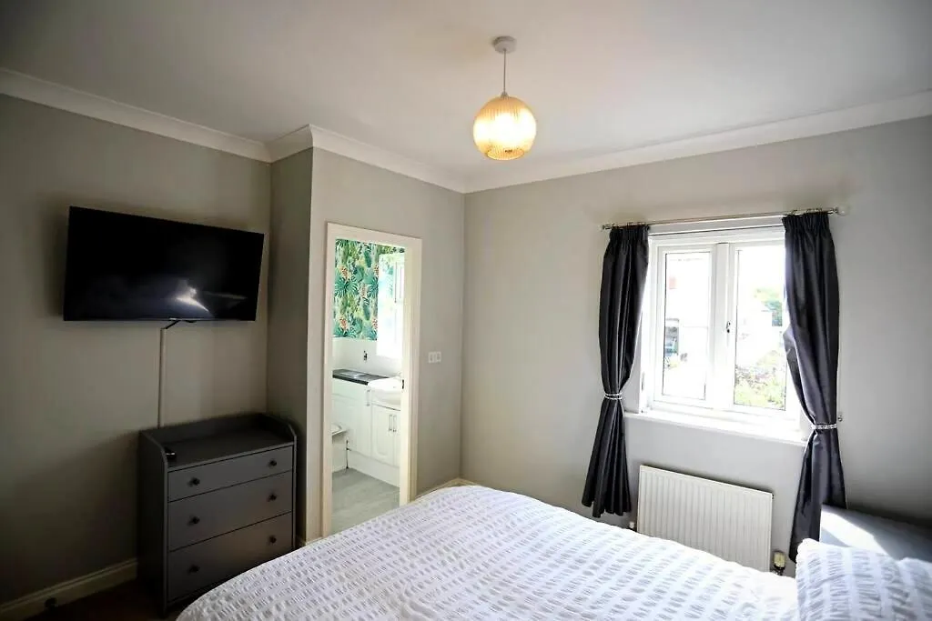 Stylish Village Townhouse W/ Parking - Near Leeds & York Casa de Férias Leeds (West Yorkshire)